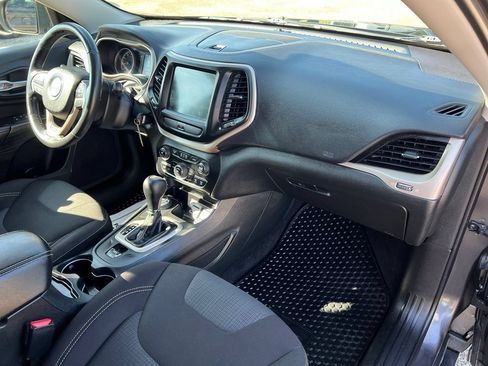 Used 2015 Jeep Cherokee Latitude w/ Cold Weather Group AWD/4WD image 7