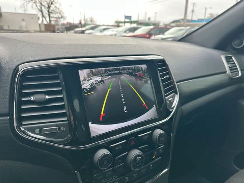 Used 2020 Jeep Grand Cherokee Altitude image 32