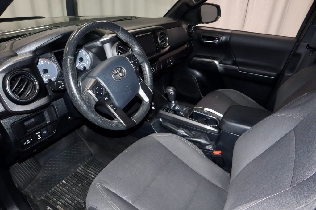 Used 2018 Toyota Tacoma TRD Off-Road AWD/4WD image 23