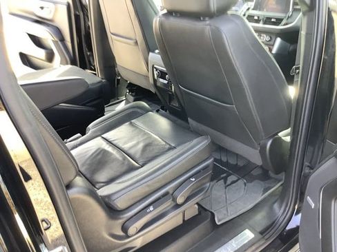Used 2023 Chevrolet Suburban LT image 25