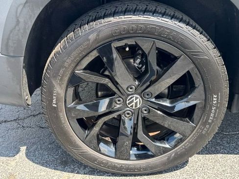 Used 2024 Volkswagen Taos SE FWD image 6