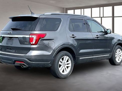 Used 2018 Ford Explorer XLT w/ Equipment Group 202A AWD/4WD image 3