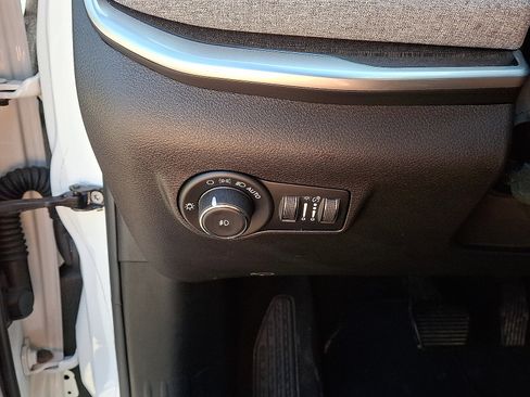 Certified 2023 Jeep Compass Latitude AWD/4WD image 25