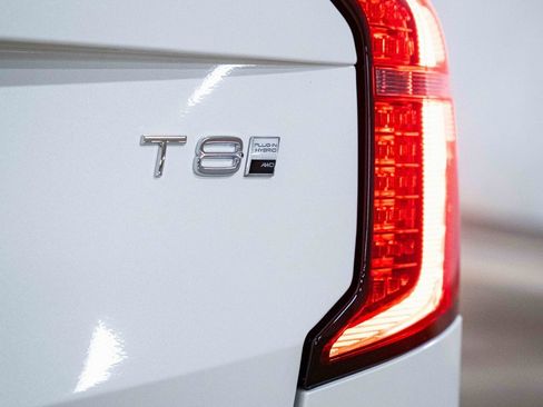 New 2025 Volvo XC90 T8 Plus w/ Protection Package Premier image 6