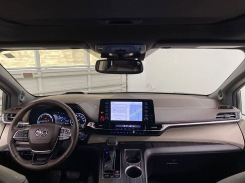 Used 2024 Toyota Sienna Platinum image 12