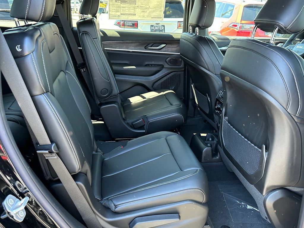 New 2026 Jeep Grand Cherokee L Limited w/ Limited Altitude Package AWD/4WD image 19