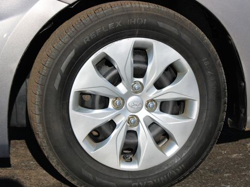 Used 2017 Hyundai Accent SE image 47