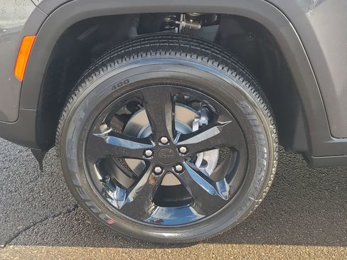 New 2025 Jeep Grand Cherokee Altitude w/ Trailer Tow Package image 16