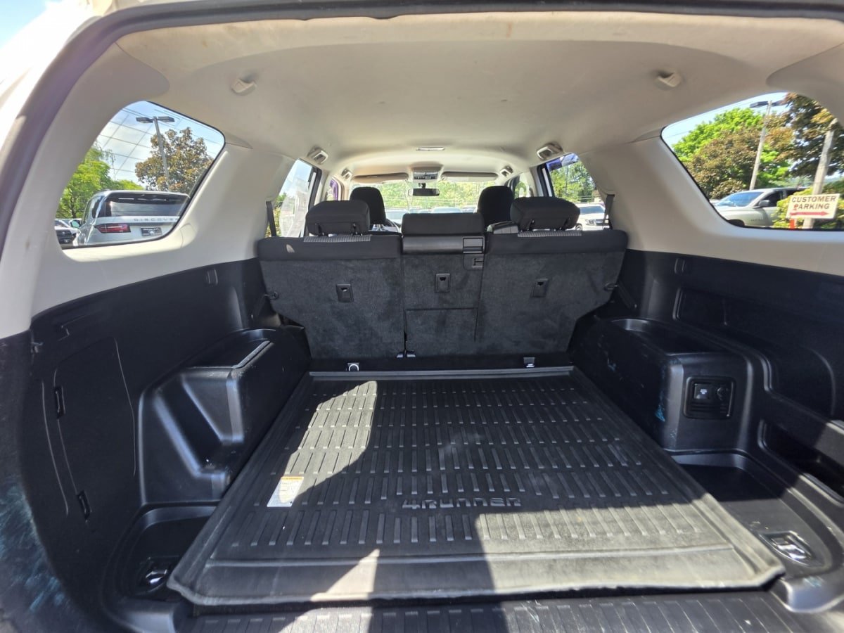 Used 2016 Toyota 4Runner SR5 AWD/4WD image 15
