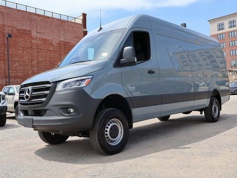 Used 2025 Mercedes-Benz Sprinter 2500 image 4