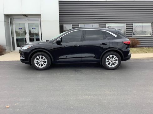 Used 2023 Ford Escape Active w/ Tech Pack #2 image 2