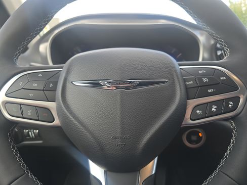 New 2026 Chrysler Pacifica Select image 30