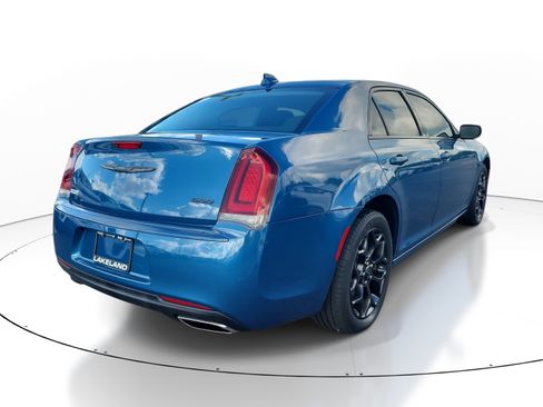 Used 2022 Chrysler 300 Touring w/ Sport Appearance Package AWD/4WD image 4