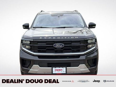 Used 2025 Ford Expedition Platinum w/ Driver's Package AWD/4WD image 9