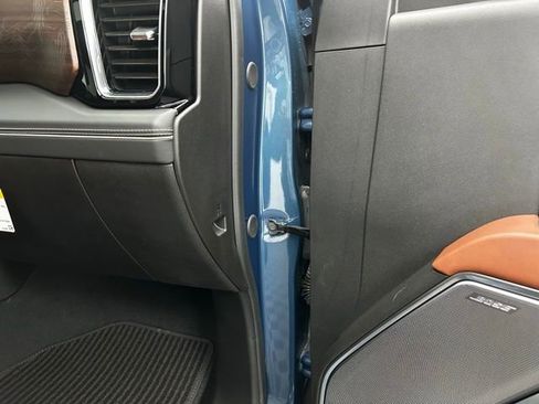 Used 2025 GMC Sierra 2500 Denali Ultimate image 36