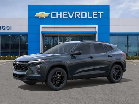 New 2026 Chevrolet Trax LT w/ Driver Confidence Package FWD image 2