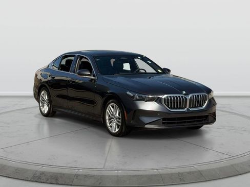 Used 2025 BMW 530i RWD image 1
