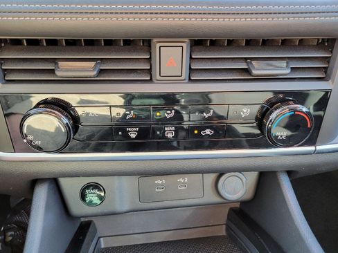 Used 2024 Nissan Rogue S image 23