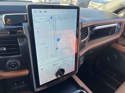 Certified 2022 Ford Expedition Platinum image 18