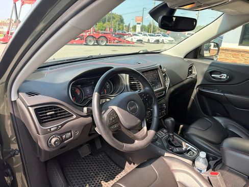 Used 2020 Jeep Cherokee Trailhawk w/ Comfort/Convenience Group AWD/4WD image 4