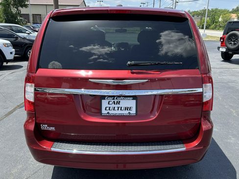 Used 2016 Chrysler Town & Country Touring w/ Driver Convenience Group FWD image 14