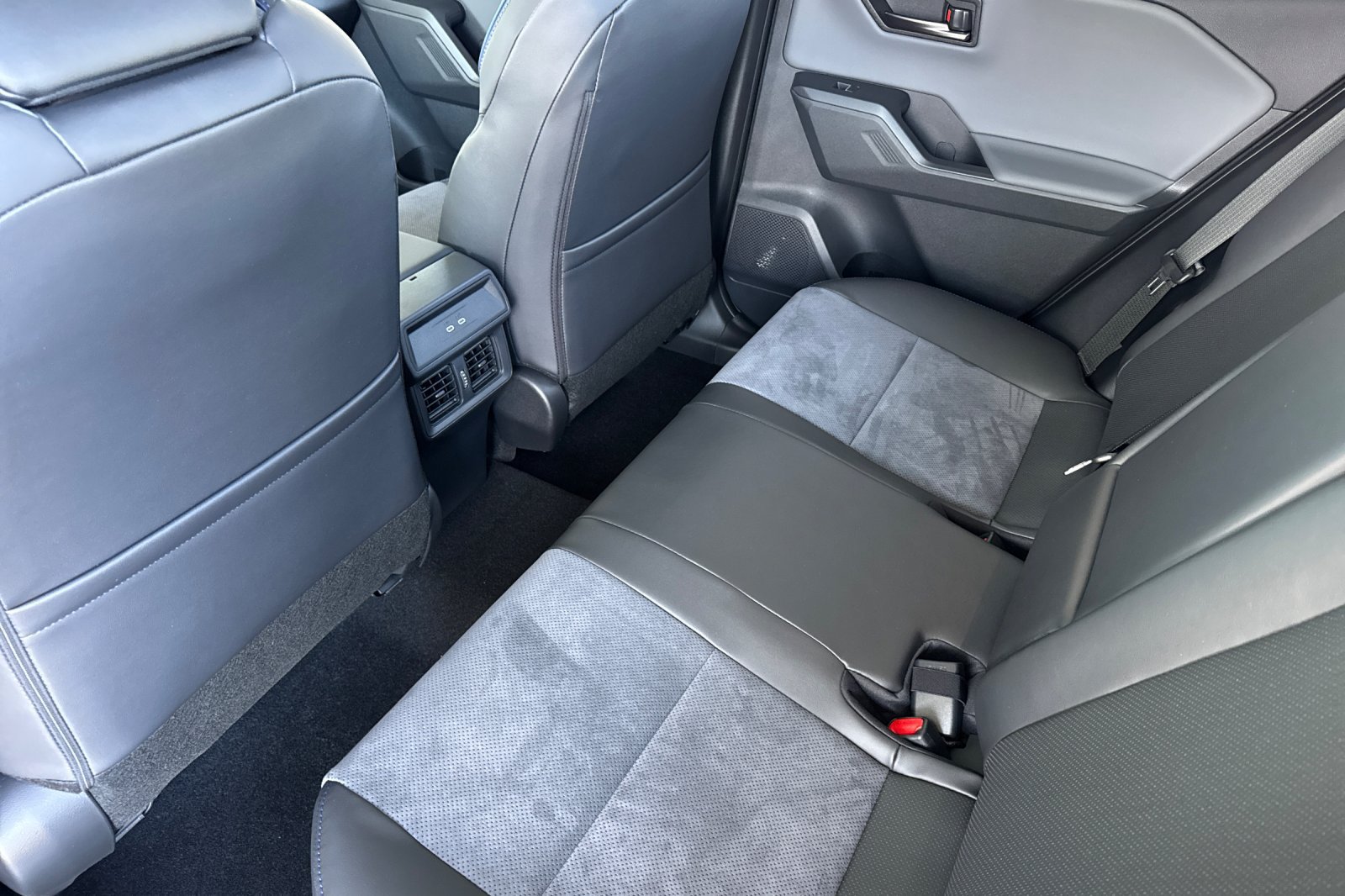 Used 2026 Toyota RAV4 XSE w/ Panoramic Sun Roof Package AWD/4WD image 5