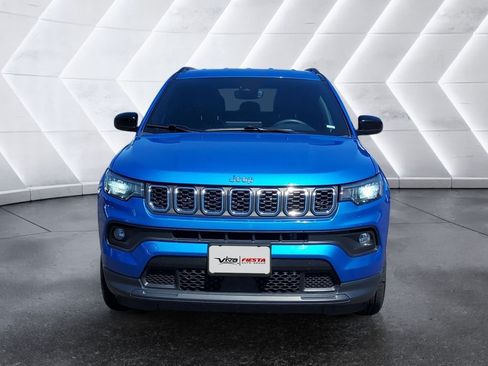 Used 2024 Jeep Compass Latitude AWD/4WD image 2