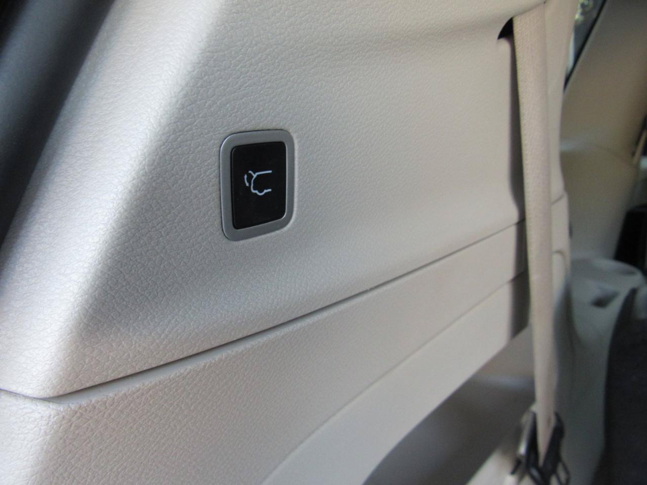 Used 2024 Chrysler Pacifica Touring-L FWD image 39