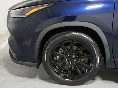 Used 2021 Toyota Highlander XLE FWD image 5