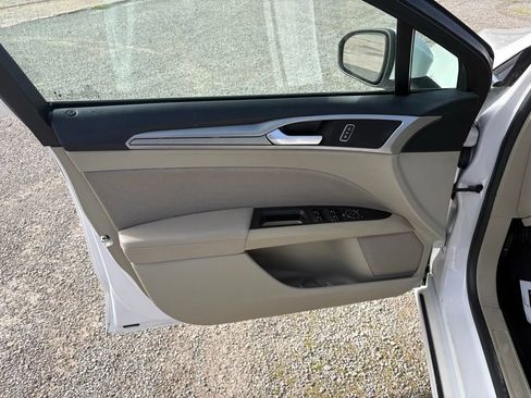 Used 2020 Ford Fusion SE FWD image 8