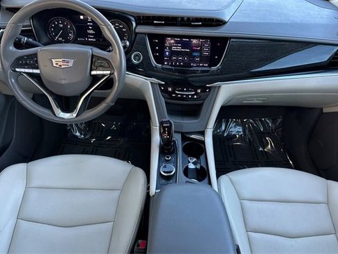 Used 2022 Cadillac XT6 Premium Luxury w/ Technology Package image 16
