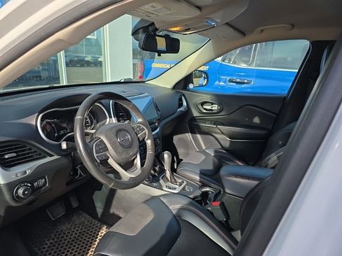 Used 2016 Jeep Cherokee Trailhawk w/ Cold Weather Group image 8