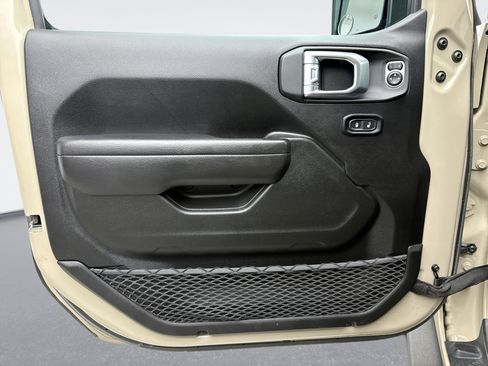 Used 2022 Jeep Wrangler Unlimited Sport AWD/4WD image 9