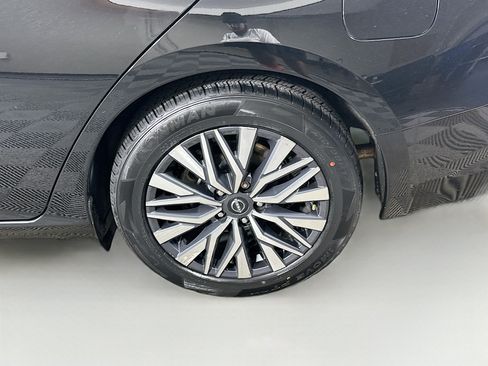Used 2024 Nissan Altima 2.5 SV image 11