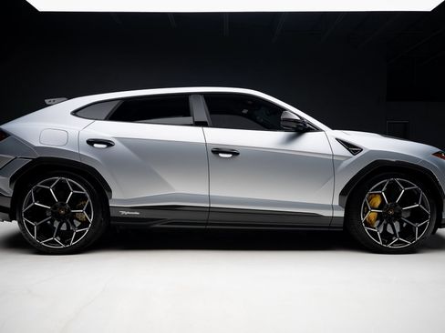 Used 2024 Lamborghini Urus Performante AWD/4WD image 39