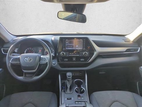 Used 2022 Toyota Highlander L FWD image 24