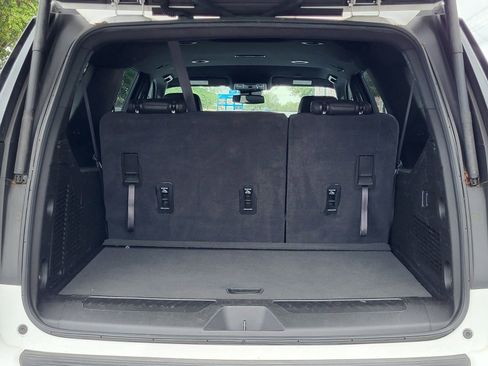 Used 2024 Chevrolet Suburban LT RWD image 30