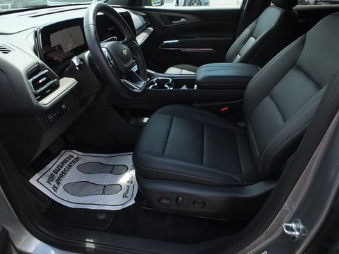 Used 2026 Chevrolet Traverse LT FWD image 11