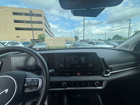 Used 2025 Kia Sportage LX image 28