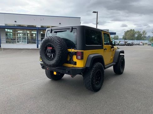 Used 2015 Jeep Wrangler Rubicon w/ Power Convenience Group AWD/4WD image 6