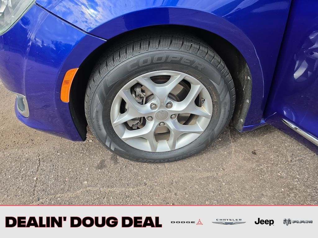 Used 2020 Chrysler Pacifica Limited FWD image 28