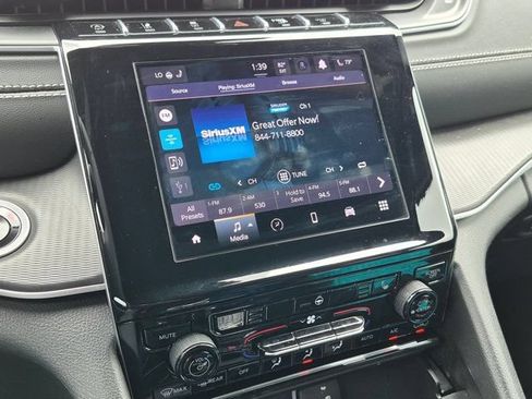 Used 2025 Jeep Grand Cherokee Altitude AWD/4WD image 19