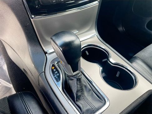 Used 2021 Jeep Grand Cherokee Laredo X image 17