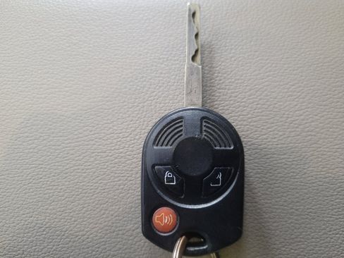 Used 2017 Ford Escape SE AWD/4WD image 32