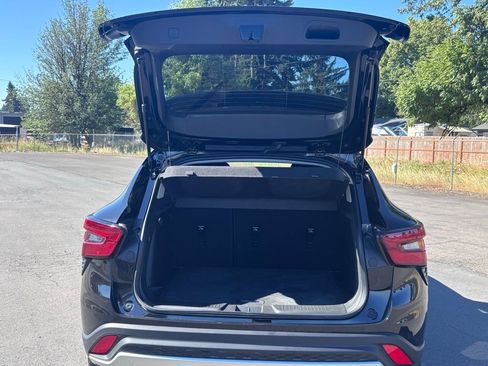 New 2025 Chevrolet Trax LT w/ LT Convenience Package image 12
