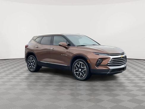 Used 2023 Chevrolet Blazer Premier image 2