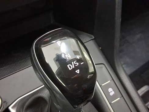 Used 2022 Volkswagen Taos SE image 15