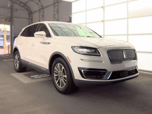 Used 2019 Lincoln Nautilus Select FWD image 2