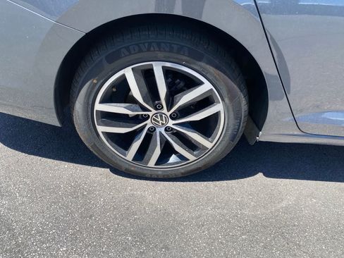 Used 2025 Volkswagen Jetta SE FWD image 5
