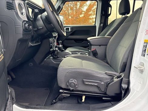 Used 2024 Jeep Wrangler Unlimited Sahara AWD/4WD image 14